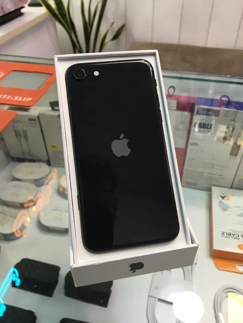 iphone se 2020 128|موبایل|کرج, گوهردشت|دیوار