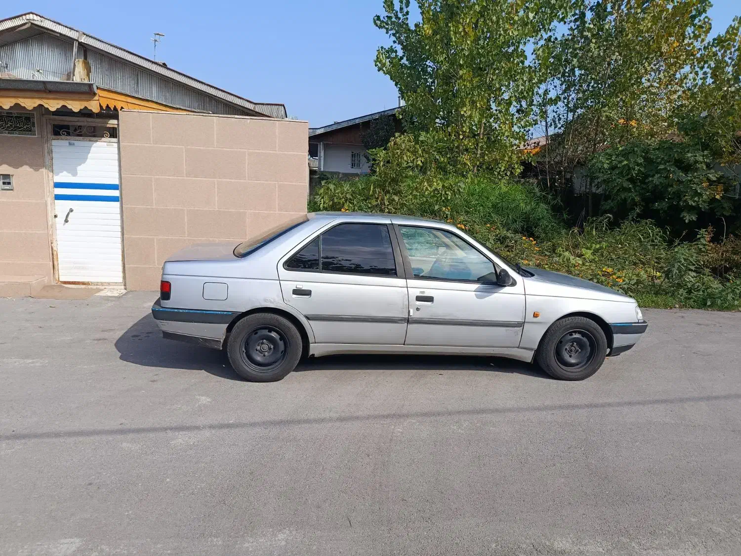 پژو 405نقره ای 92|خودرو سواری و وانت|بندر انزلی, استادیوم|دیوار