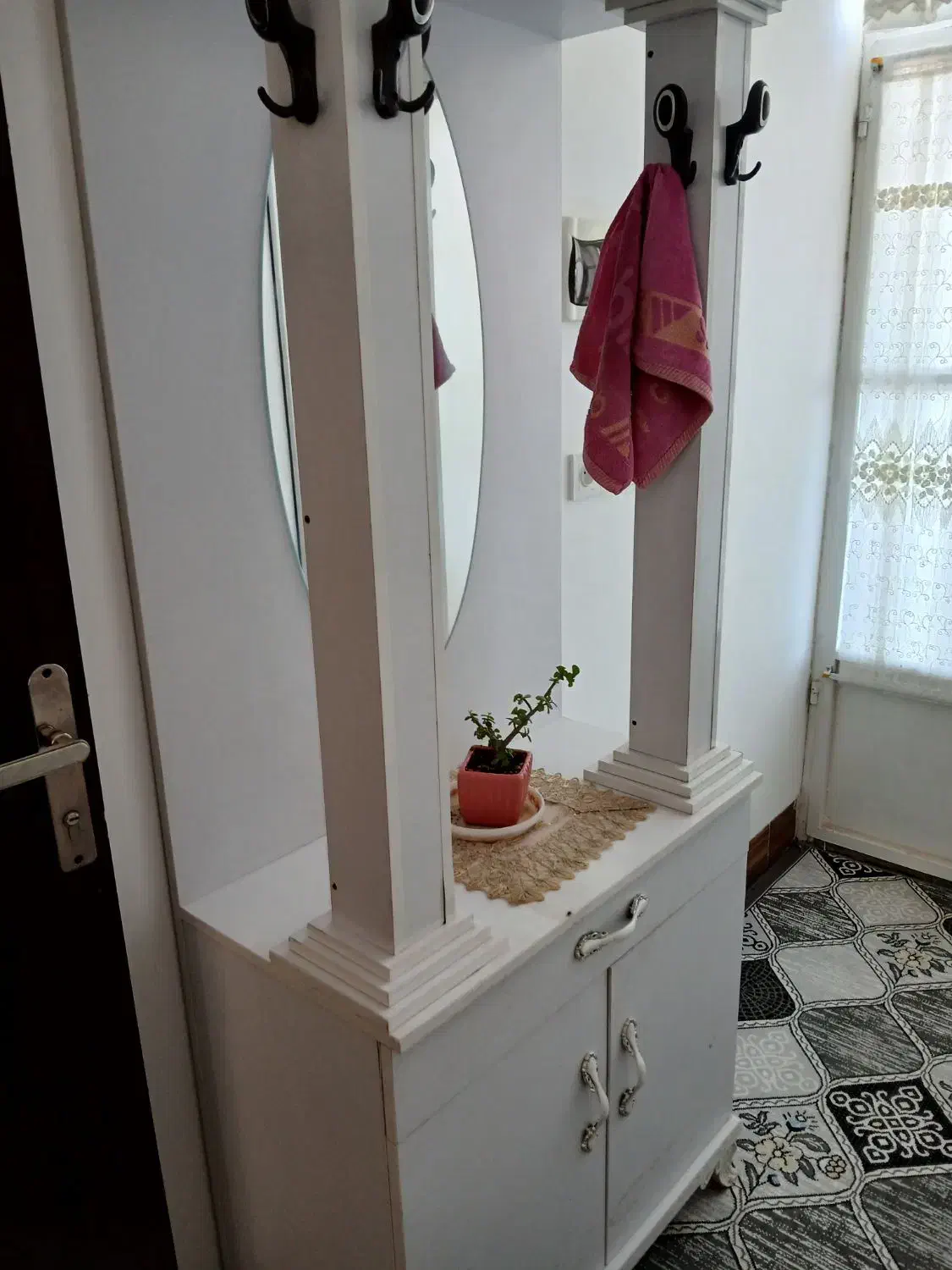 جاکفشی|جاکفشی، کمد، دراور|شهر بابک, |دیوار