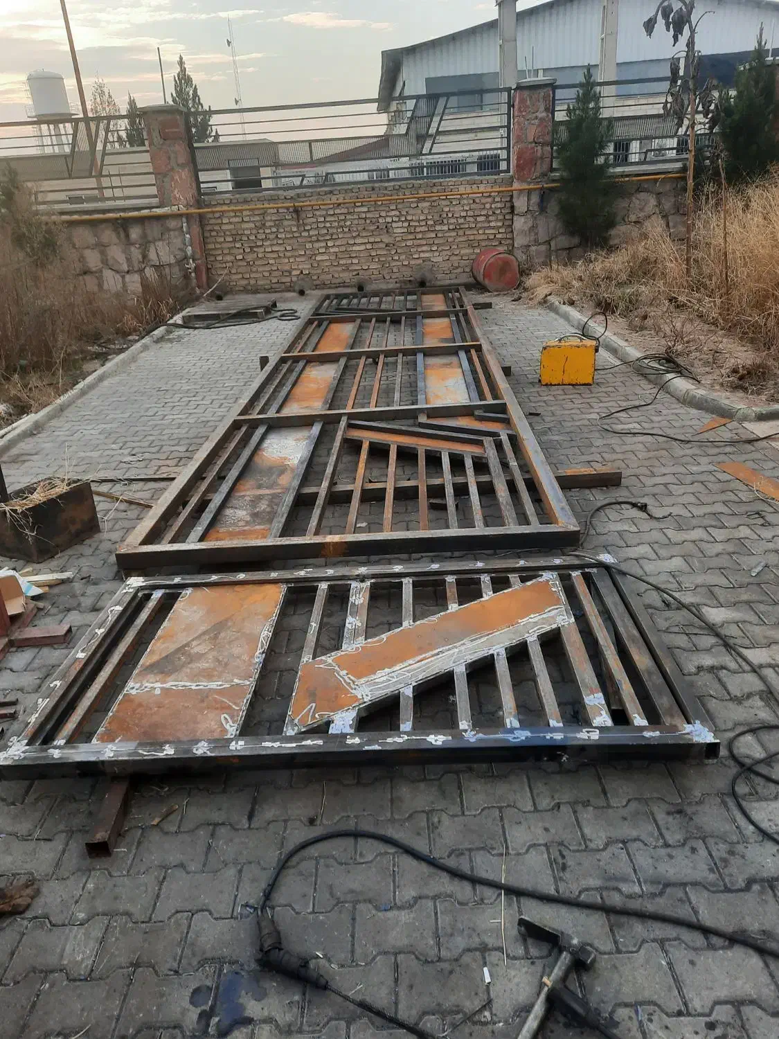 کارگر ساده و وردست اشنا به جوشکاری|استخدام معماری، عمران و ساختمانی|محمدیه-قزوین, |دیوار