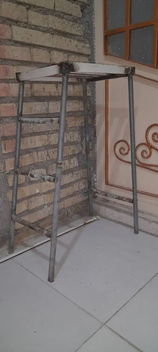 2 عدد چهار پایه|صندلی و نیمکت|دزفول, |دیوار