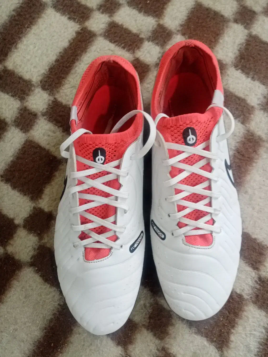 کتونی فوتبال|کیف، کفش، کمربند|گنبد کاووس, |دیوار