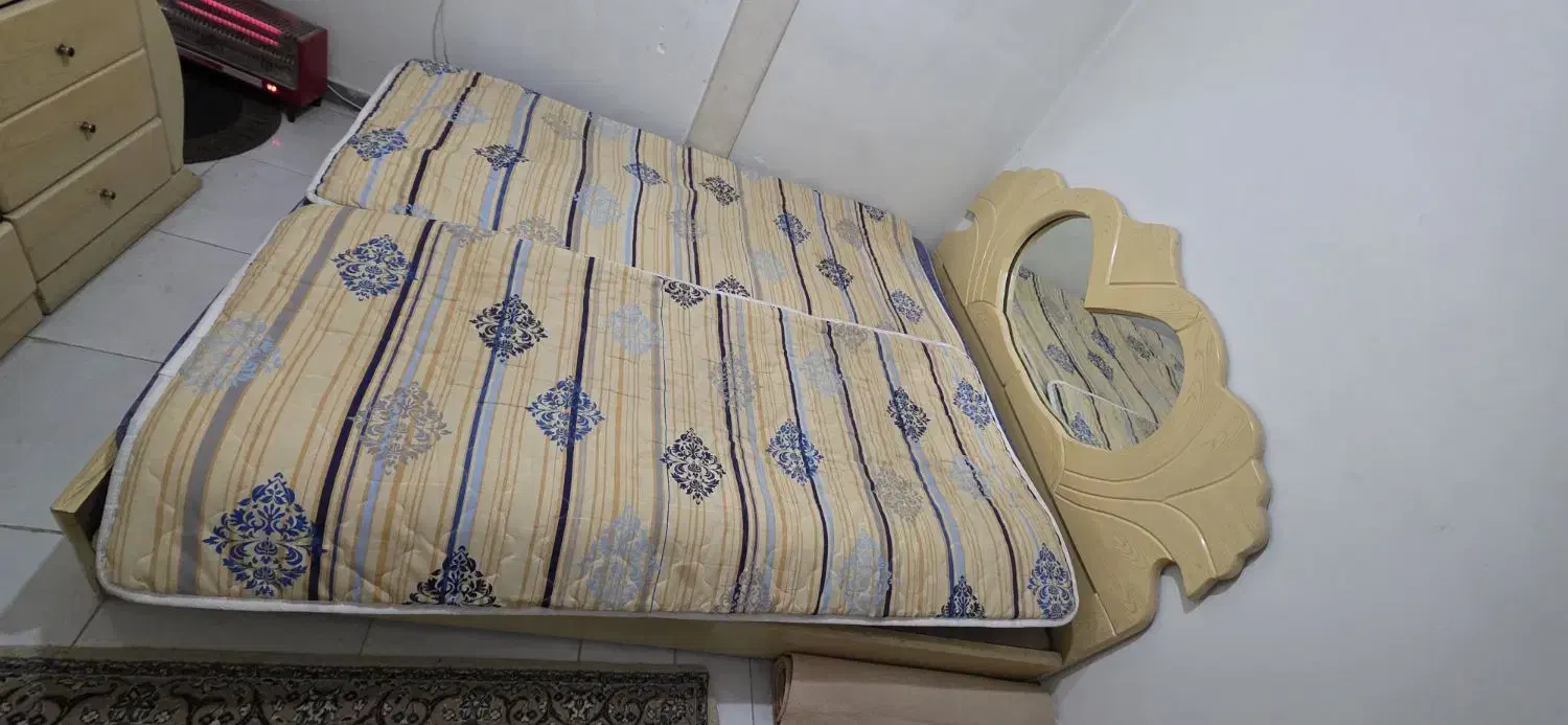 سرویس تختخواب با تشک و میز آرایش|تخت و سرویس خواب|کرج, حصارک بالا|دیوار