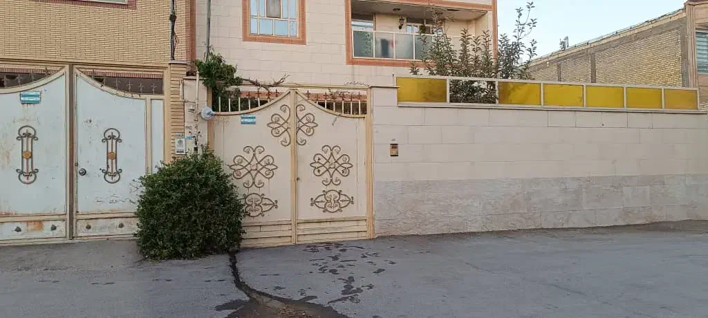 رنگ آمیزی درب و پنجره و کابینت|خدمات پیشه و مهارت|آباده, |دیوار