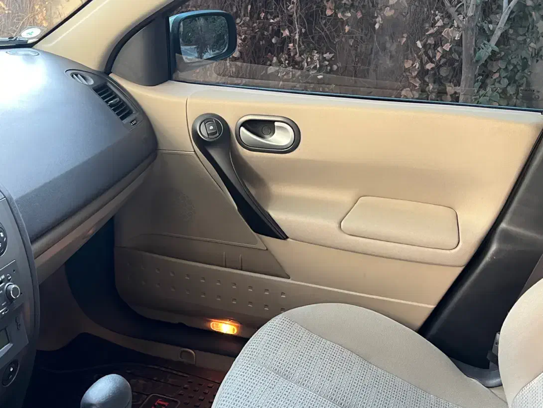 مگان کم کار سفید ۲۰۰۰ اتوماتیک فول|خودرو سواری و وانت|کرج, کارخانه قند|دیوار