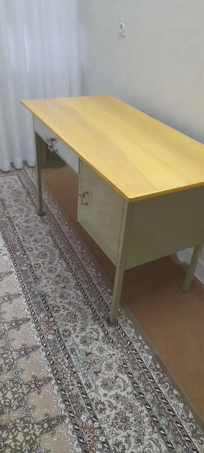 میز تحریر|میز تحریر و کامپیوتر|بروجرد, |دیوار