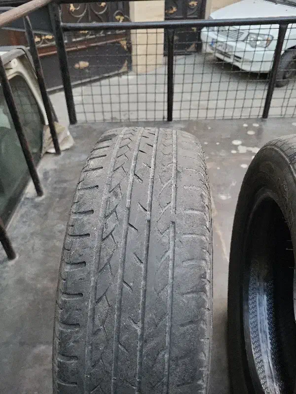 لاستیک بارز ۱۳ پرایدی|قطعات یدکی و لوازم جانبی|ری, منصوریه منگل|دیوار