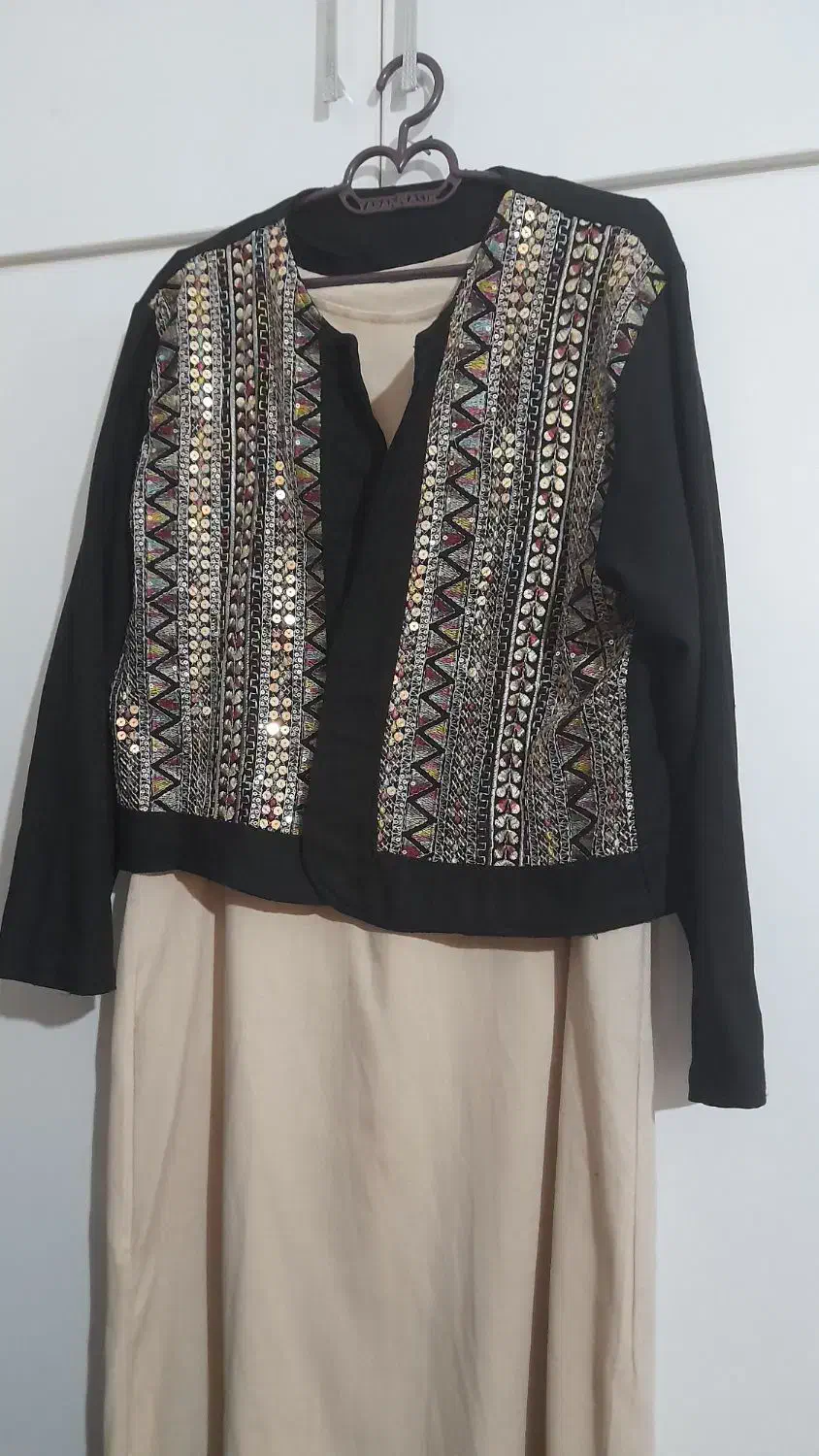 لباس مجلسی|لباس|صدرا-فارس, فاز ۲|دیوار