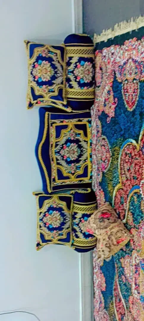 بالشت و پشتی|رختخواب، بالش، پتو|لنده, |دیوار