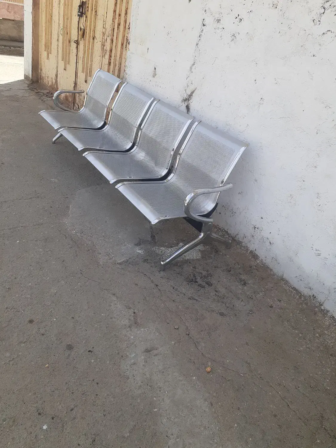 صندلی ۲و۳و۴تای وغیره|مبلمان اداری|زاهدان, |دیوار