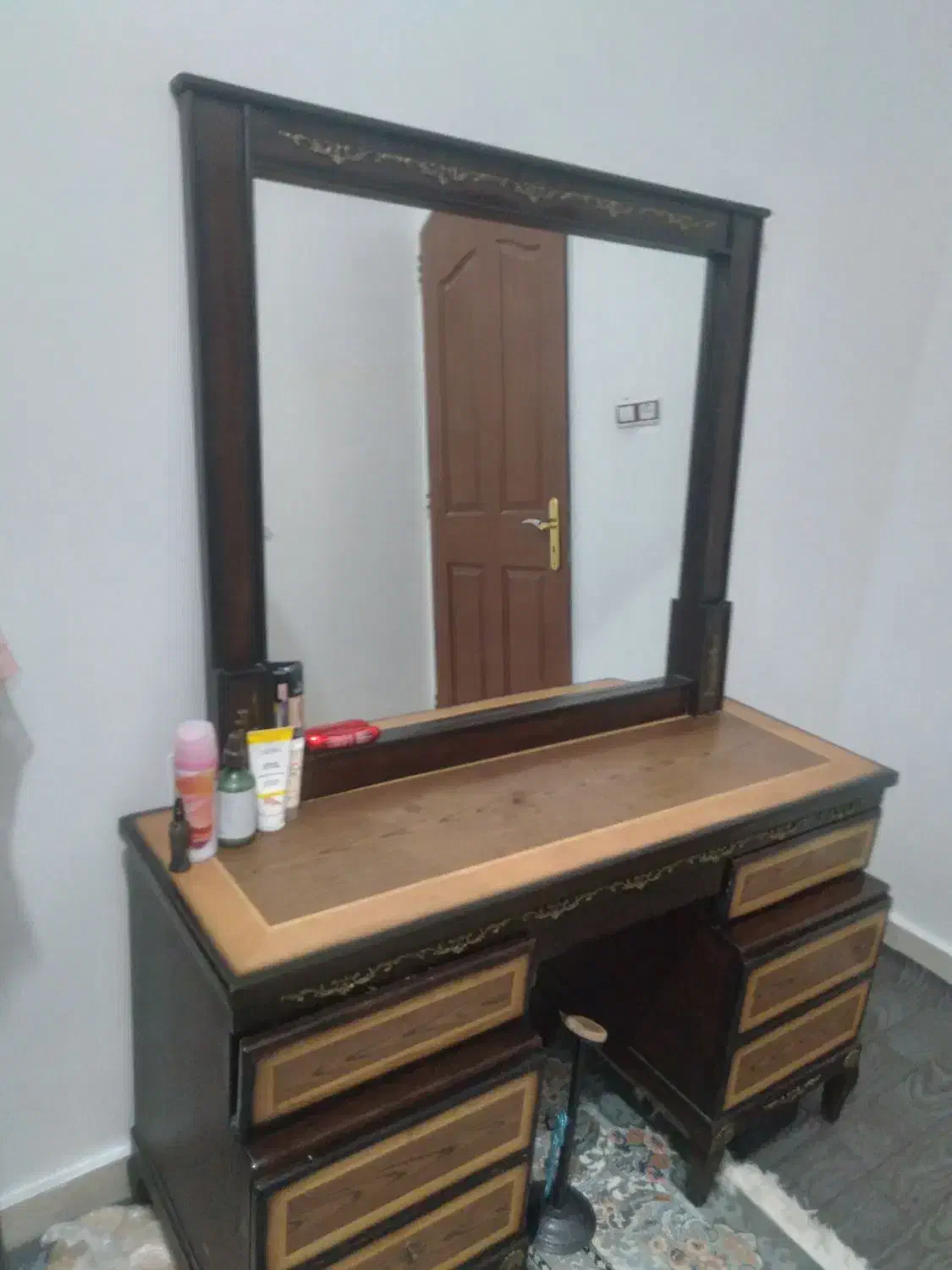 آینه قدی باکشو|آینه|قم, نیروگاه|دیوار