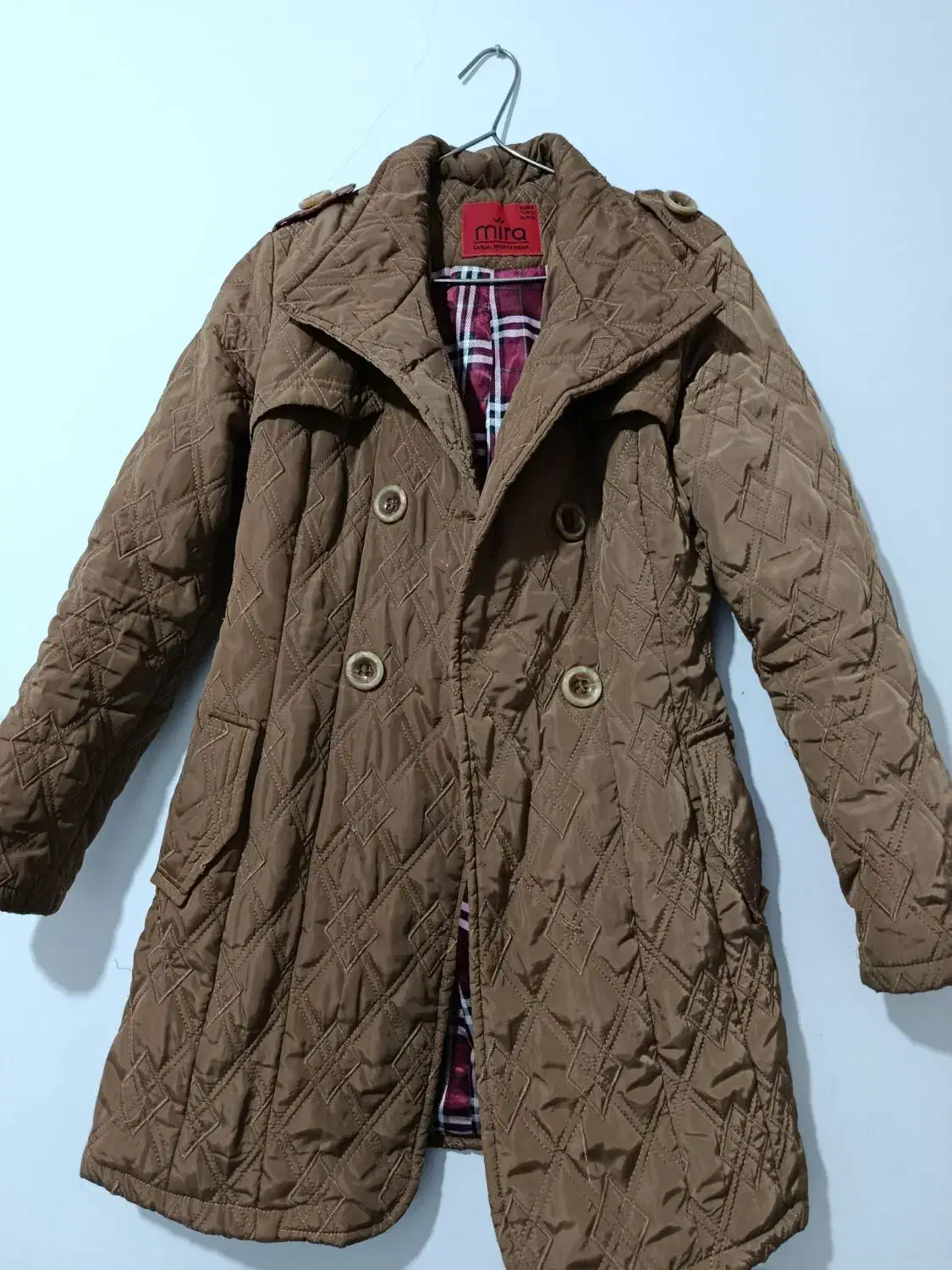 تعدادی لباس|لباس|اراک, |دیوار