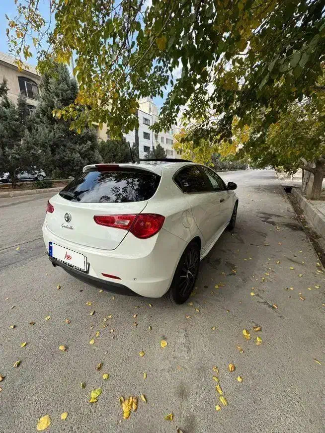 الفارمئو جولیتا 2016|خودرو سواری و وانت|شیراز, معالی‌آباد|دیوار