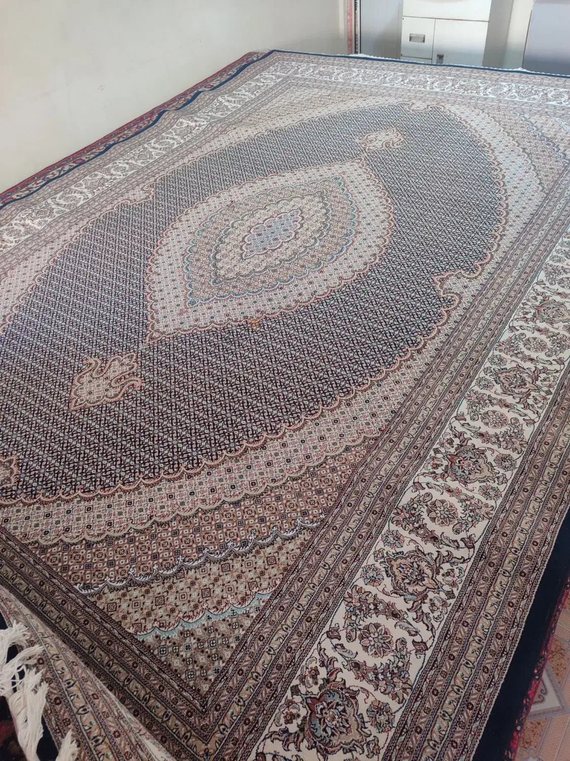 فرش۹ ماشینی۷۰۰شانه تراکم ۱۲۰۰|فرش|تبریز, |دیوار