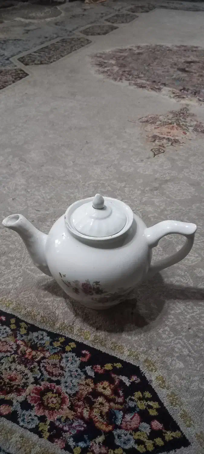 قوری چینی قدیمی جنس خوب|قوری، کتری، قهوه‌ساز دستی|کرج, حیدرآباد|دیوار