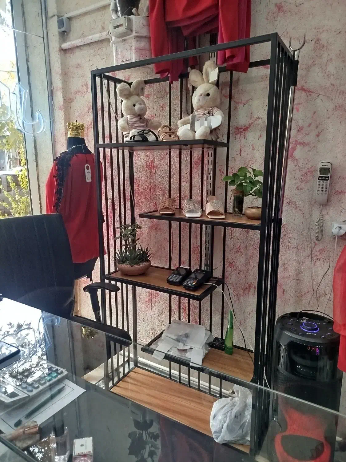 دکور مغازه بوتیک،اهن پیش ساخته.مانکن،پیشخوان|فروشگاه و مغازه|شاهرود, |دیوار