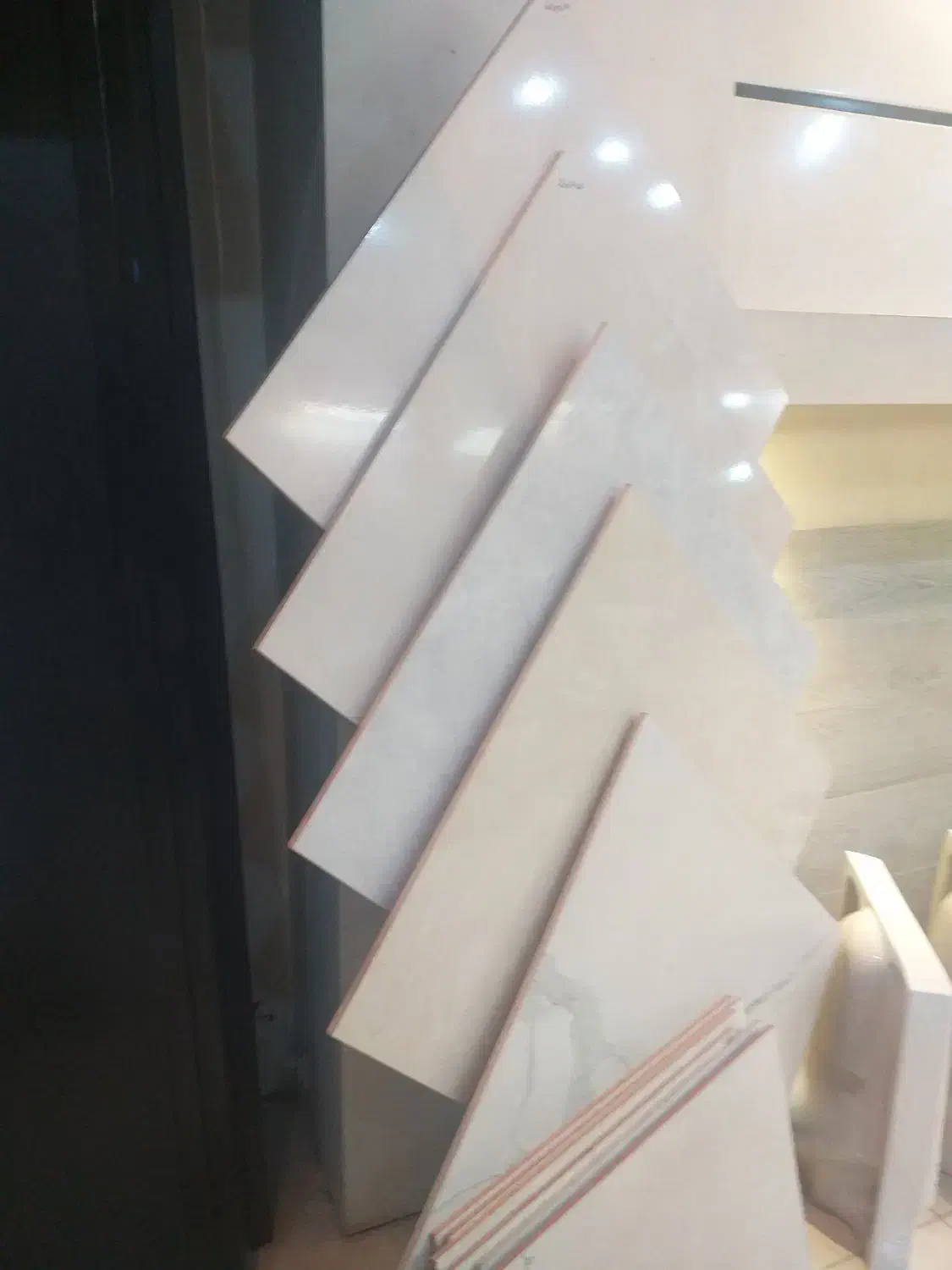 نیازمند کارگر ساده کاشی کار|استخدام معماری، عمران و ساختمانی|گلبهار, شهر جدید گلبهار|دیوار