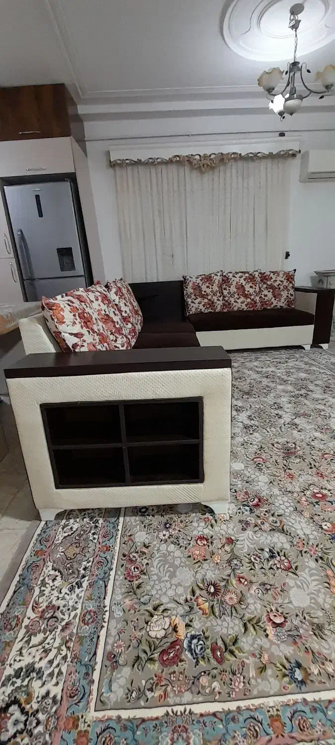 مبل راحتی ۷ نفره به همراه میز بار و ویترین|مبلمان خانگی و میز عسلی|صومعه‌سرا, |دیوار