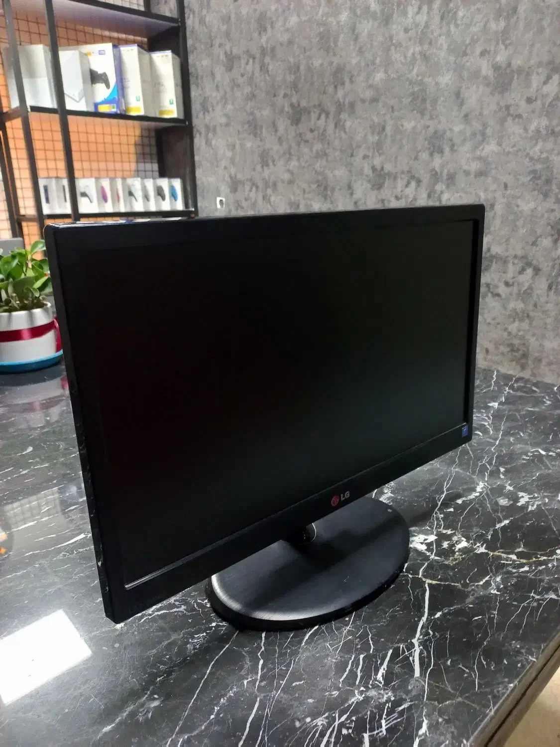 مانیتور LG 20EN32S تمیز و سالم|تلویزیون و پروژکتور|یزد, |دیوار