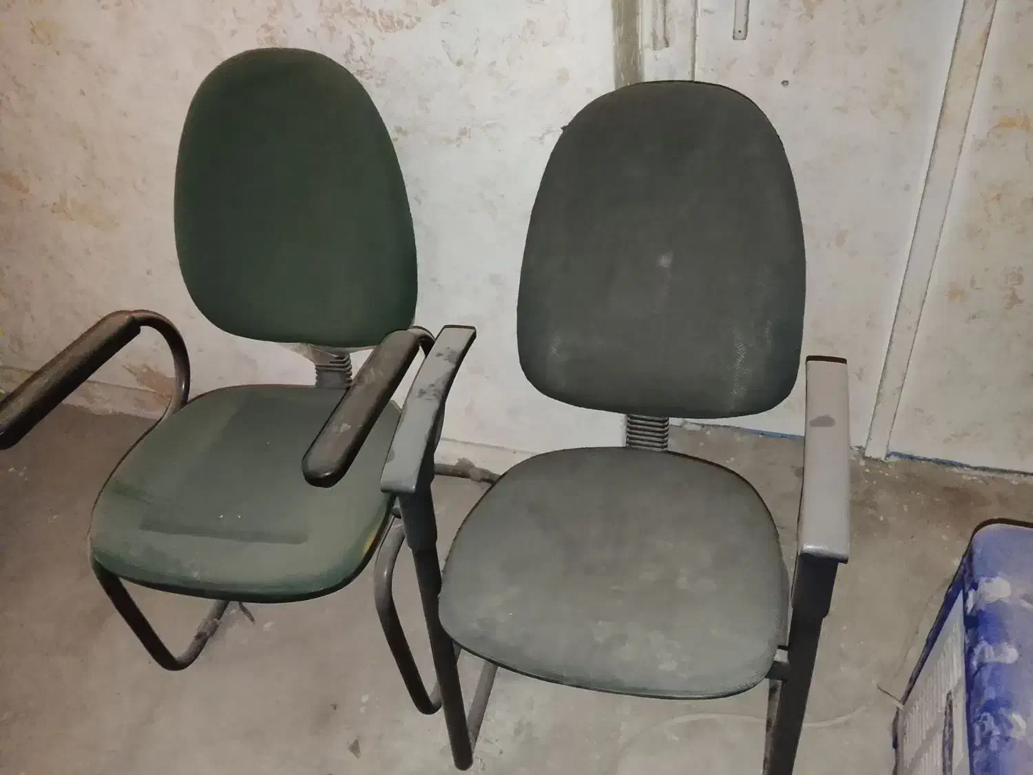 تعدادی صندلی سالم|صندلی و نیمکت|ورامین, شهرک مدرس|دیوار