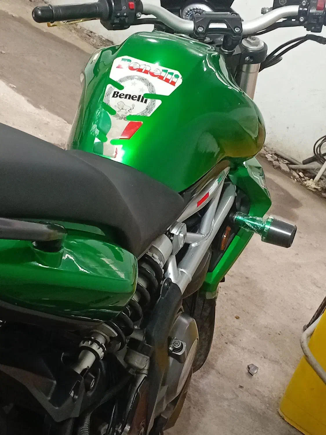 بنلی ۳۰۰ ایتالیایی تنه نقره ای|موتورسیکلت|آستانه اشرفیه, |دیوار