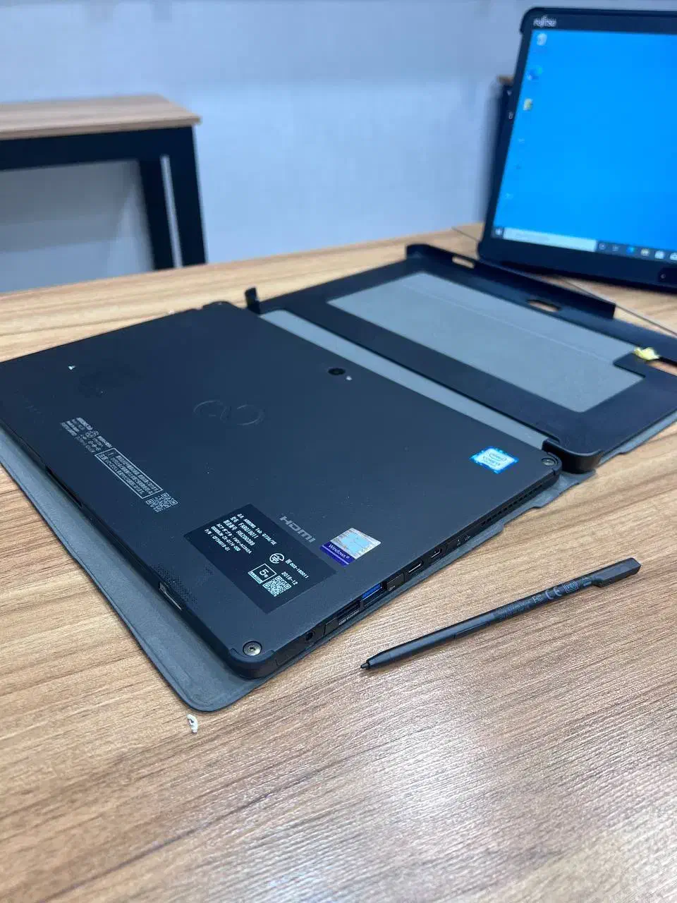 تبلت ویندوزی فجیتسوQ738هارد۱۲۸+قلم فابریکی|تبلت|شهرکرد, |دیوار