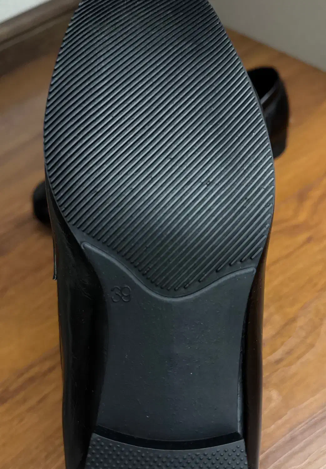 کفش|کیف، کفش، کمربند|زنجان, |دیوار