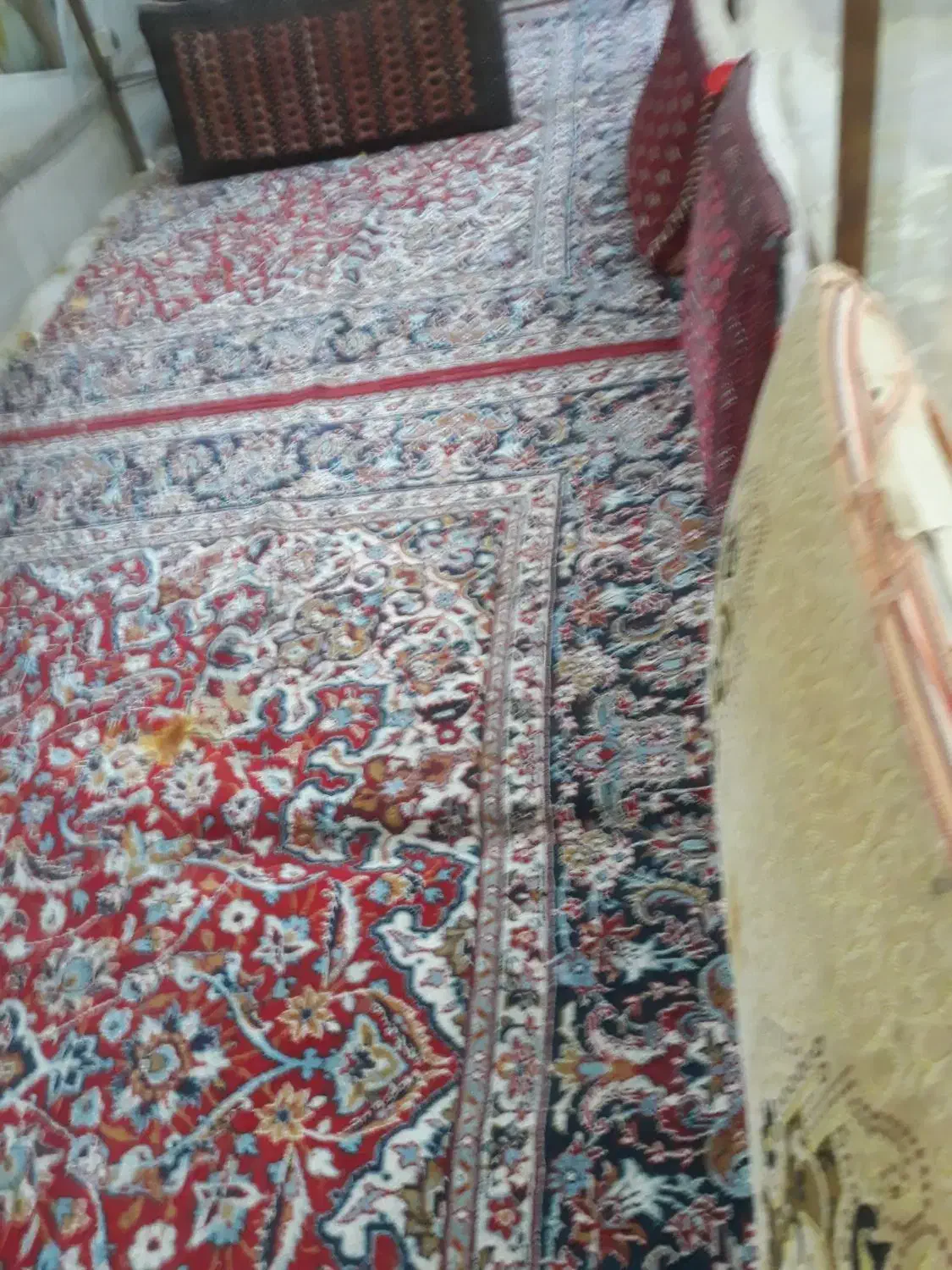 تعدادی پشتی و فرش با سایز های مختلف|پشتی|تویسرکان, |دیوار