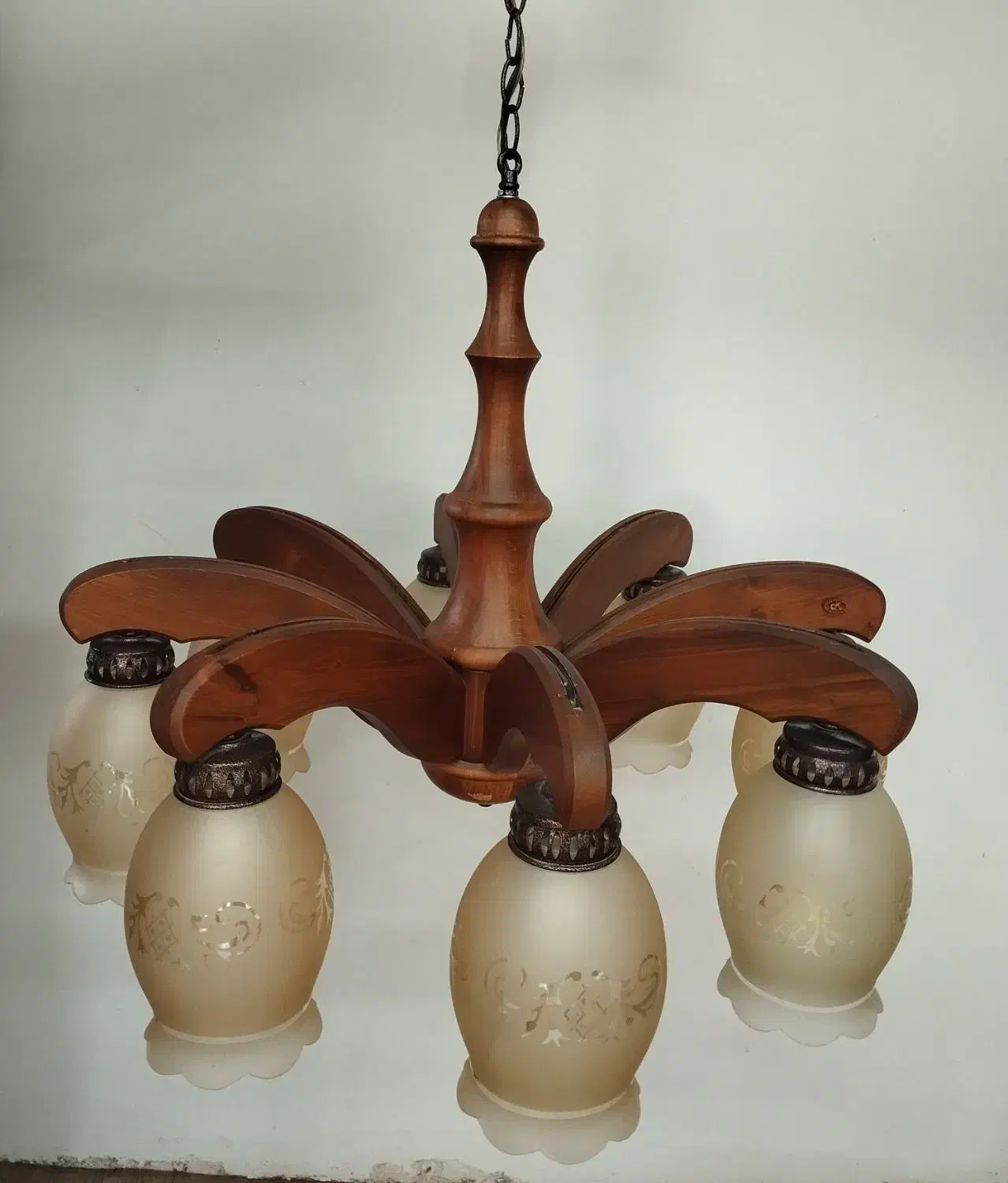 یک جفت لوستر نو چوبی هشت شاخه|لوستر و چراغ آویز|خرم‌آباد, |دیوار