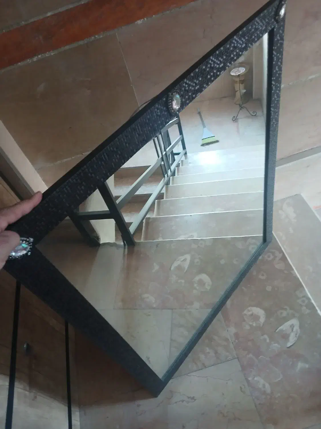 آینه با قاب|آینه|ری, حمزهآباد|دیوار