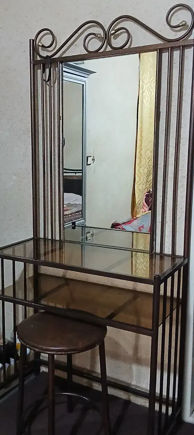 آیینه صندلی|آرایشگاه و سالنهای زیبایی|کرمان, |دیوار