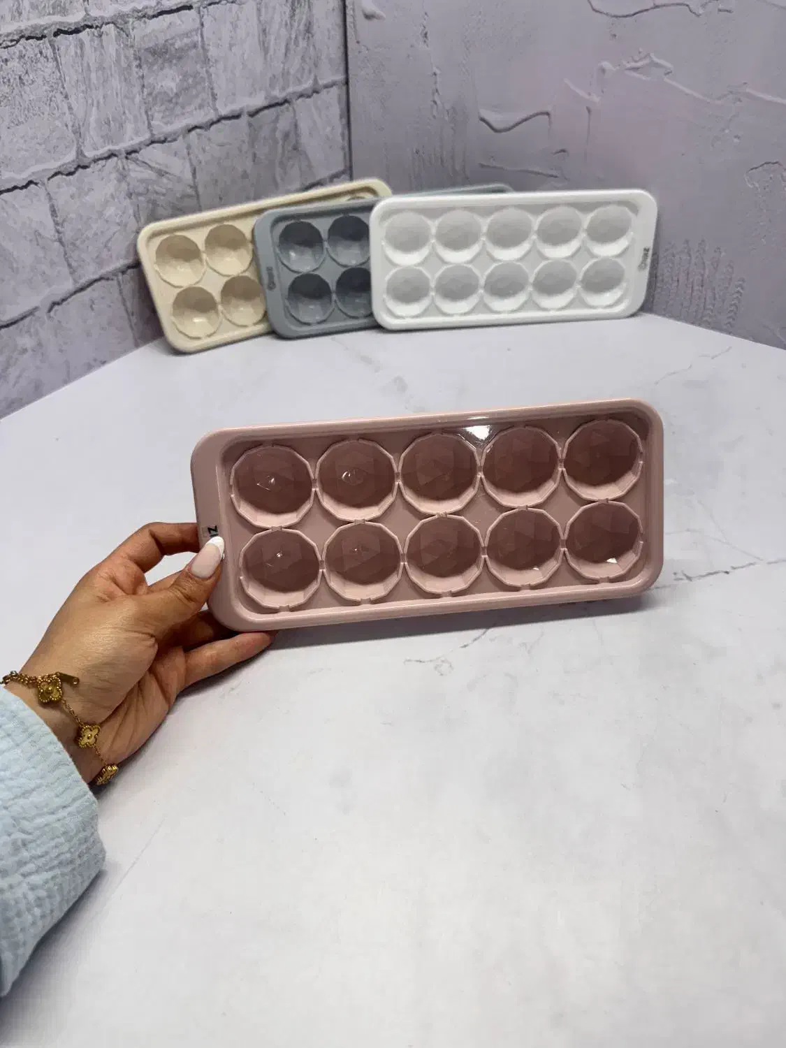 قالب یخ سیلیکونی و پلاستیکی و دربدار/هایپرکالا|ظروف نگهدارنده، پلاستیکی، یک‌بارمصرف|آباده, |دیوار