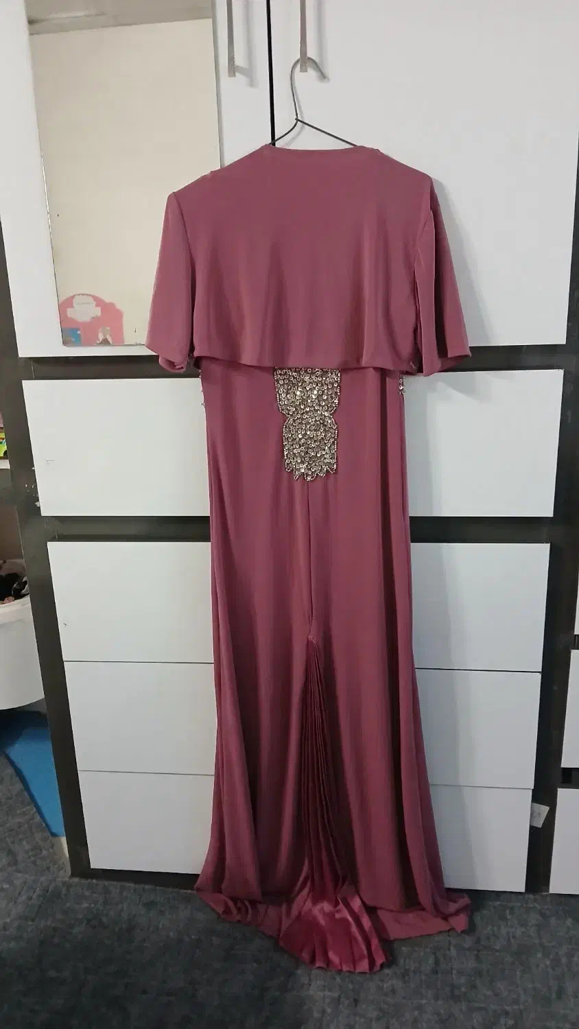 لباس مجلسی|لباس|مشهد, خواجه ربیع|دیوار