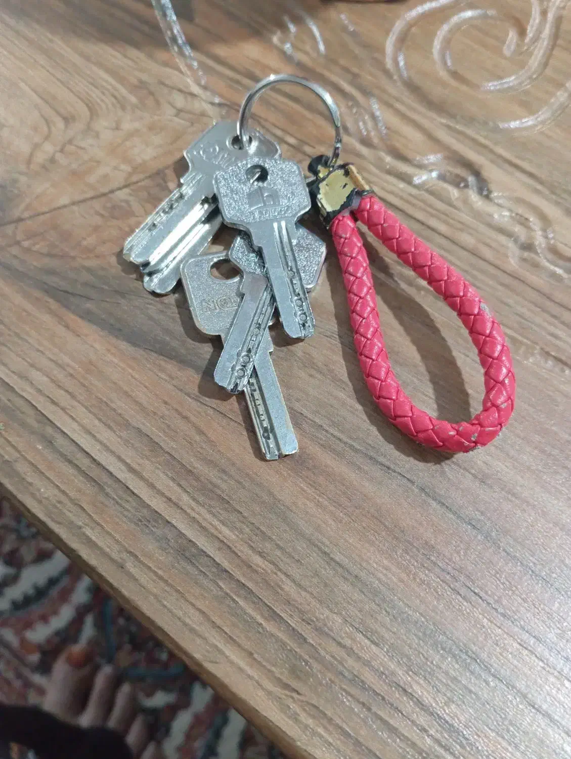 دسته کلید پیدا شده|اشیا|دورود, |دیوار