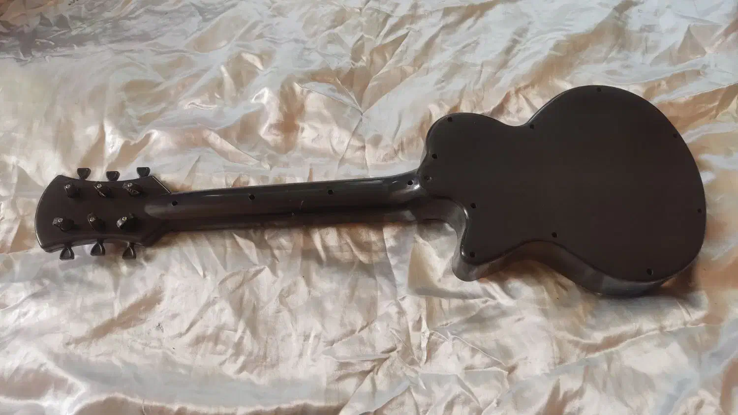 گیتار نونو استفاده نشده|گیتار، بیس، امپلیفایر|سنندج, |دیوار