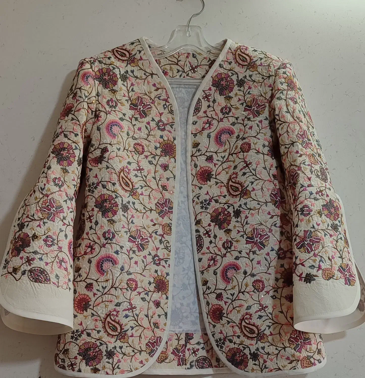 مزون سارگل|لباس|کاشان, باهنر|دیوار