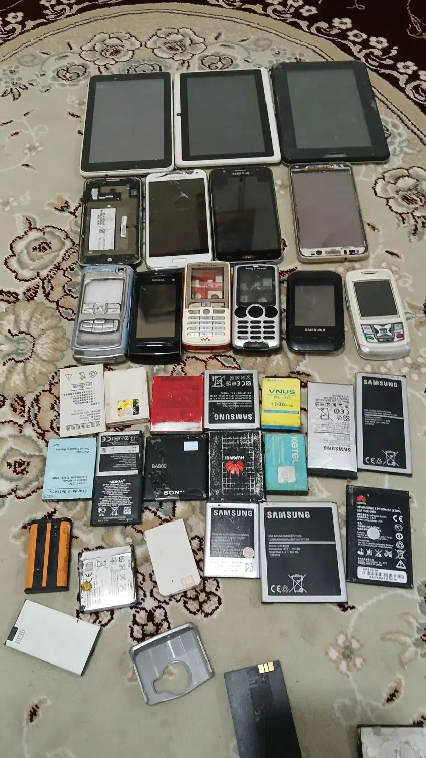 باسلام مقداری گوشی خراب باچندتا باطری برای فروش|لوازم جانبی موبایل و تبلت|اهواز, معین زاده|دیوار