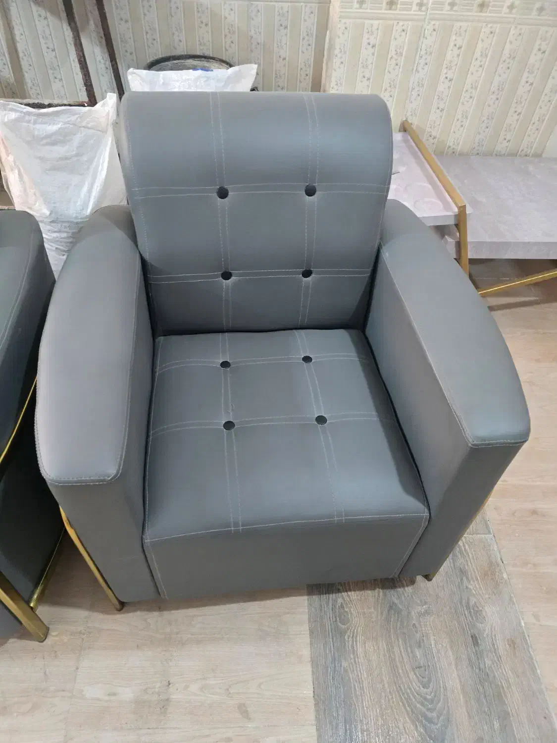 مبل تک نفره راحتی|مبلمان خانگی و میز عسلی|باقرشهر, |دیوار