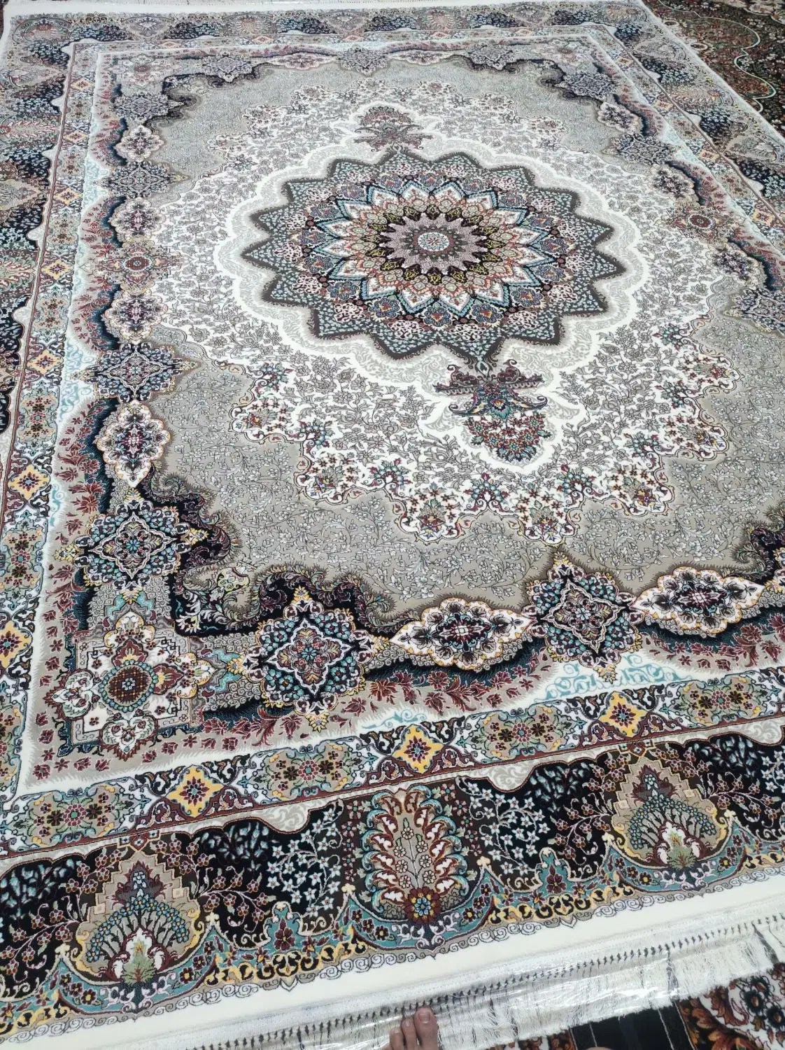 فرش|فرش|اسحاق آباد, |دیوار