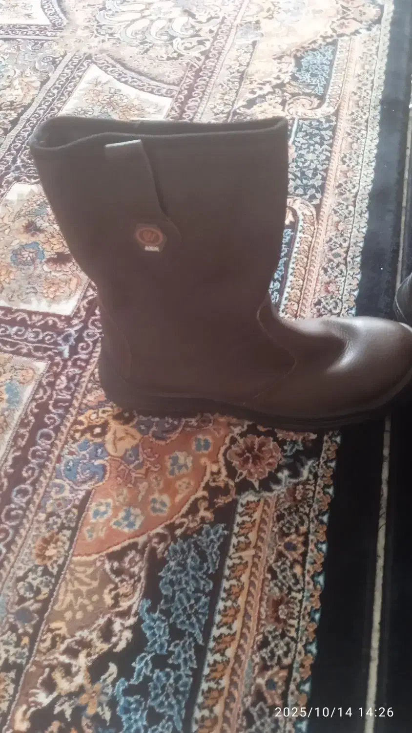 یک جفت پوتین ش ۴۴مخصوص جوشکاری|کیف، کفش، کمربند|ایوان, |دیوار