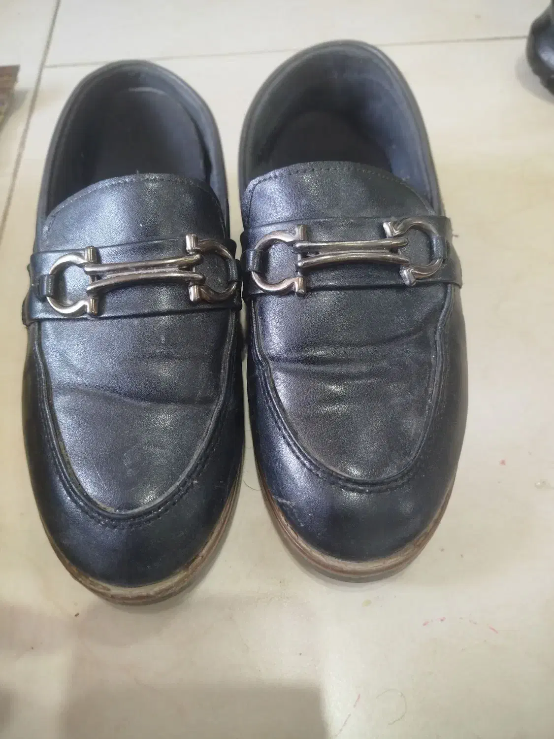 کفش پسرانه|کفش و لباس بچه|بومهن, |دیوار