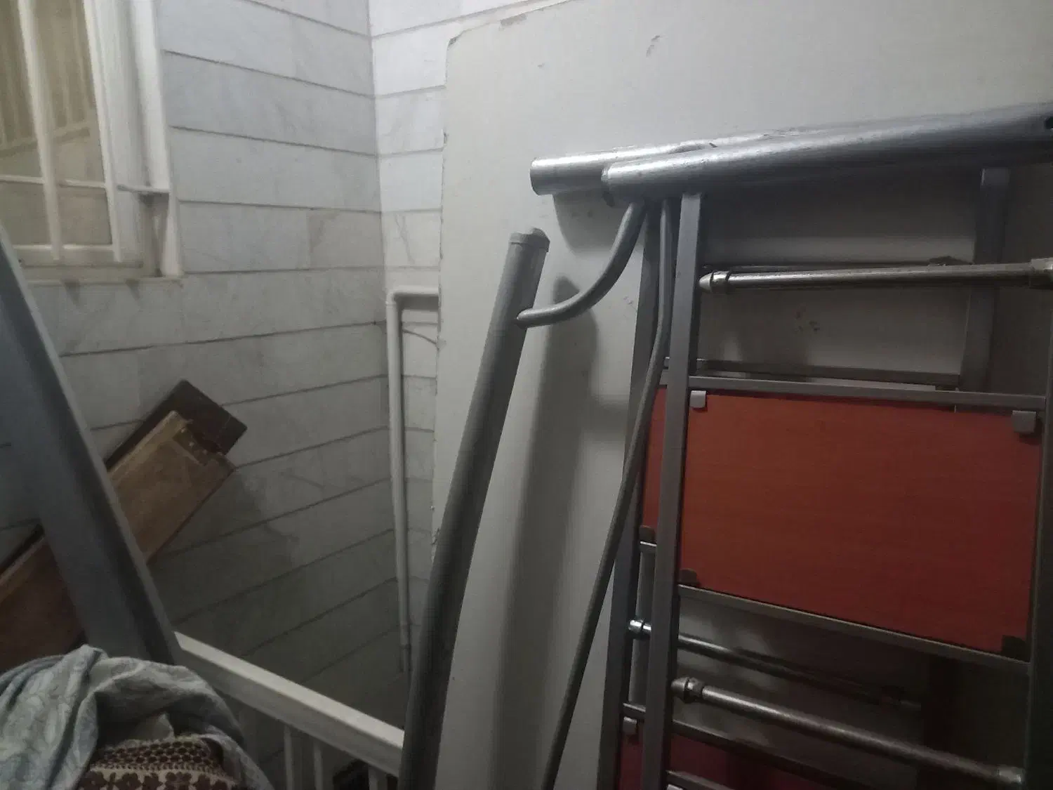 دو عدد تخت دو نفره (آهنی و چوبی)|تخت و سرویس خواب|ورامین, ورامین|دیوار