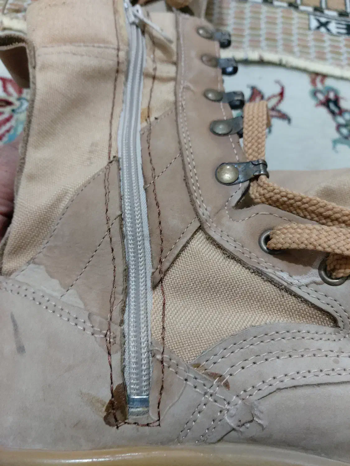 پوتین|کیف، کفش، کمربند|بم, |دیوار