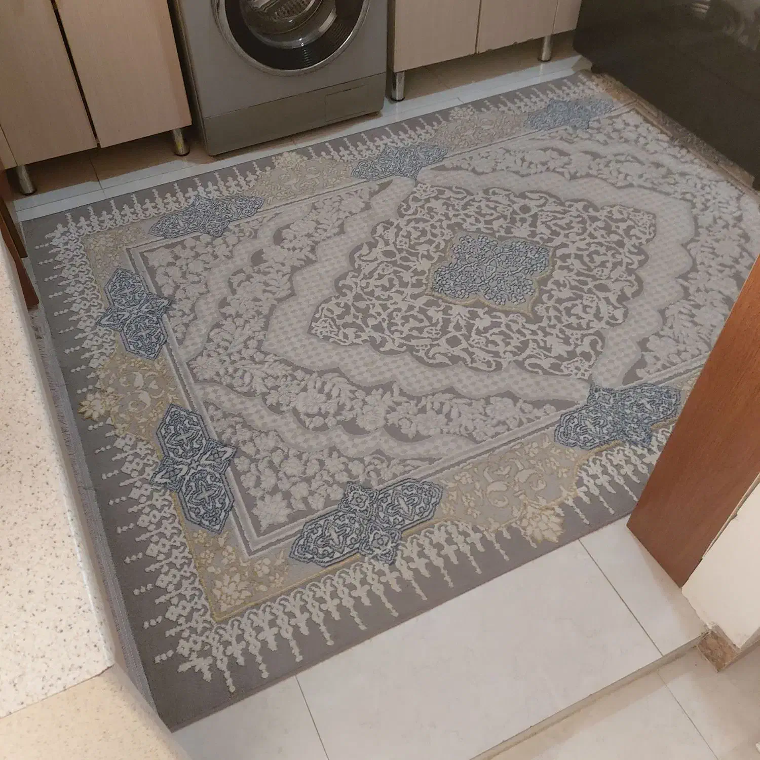 دو عدد فرش|فرش|رودسر, |دیوار