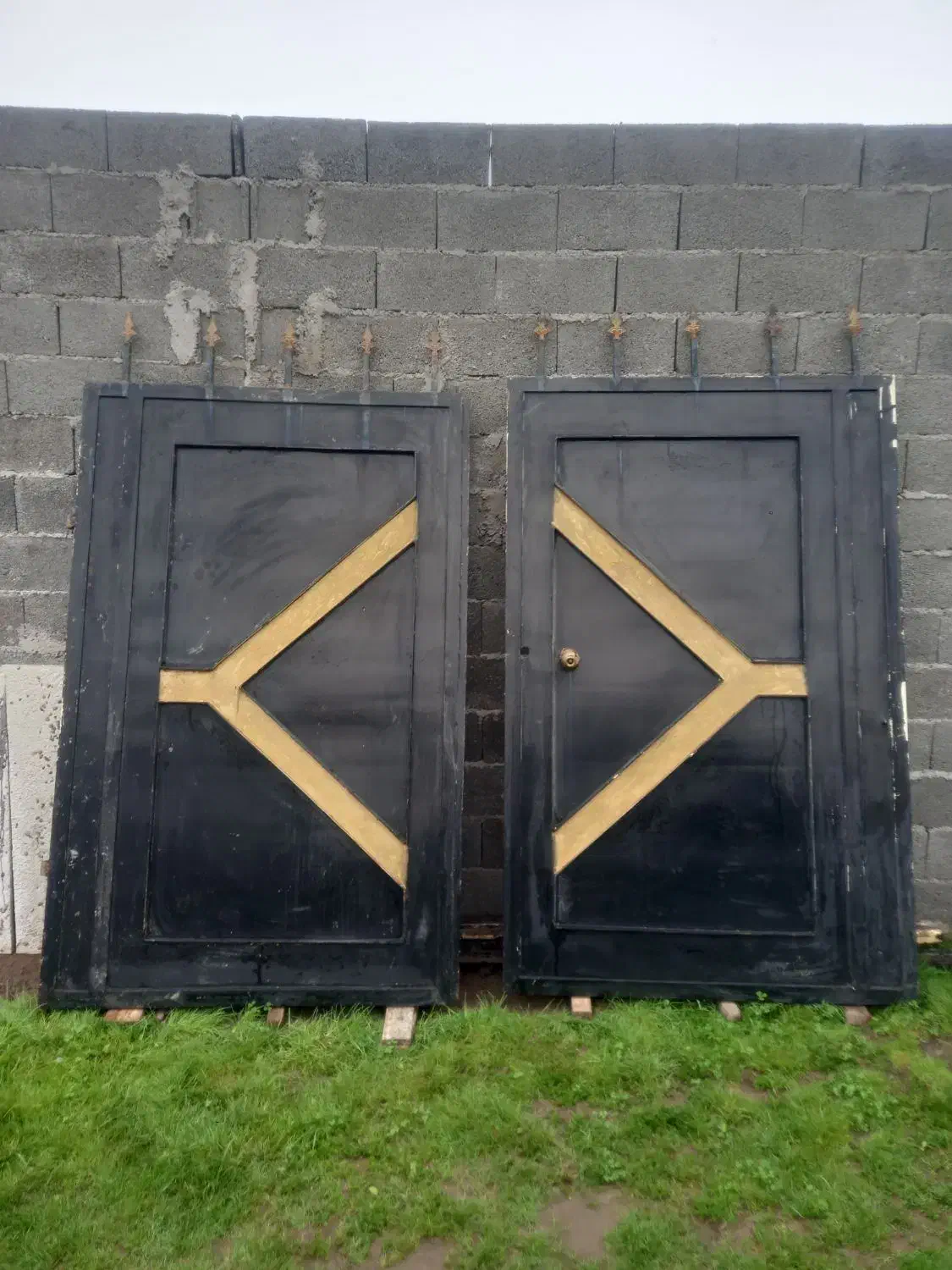 ۲دروازه اهنی درب برای زمین ویلاخانه باغ با چارچوب|مصالح و تجهیزات ساختمان|رشت, حومه رشت|دیوار