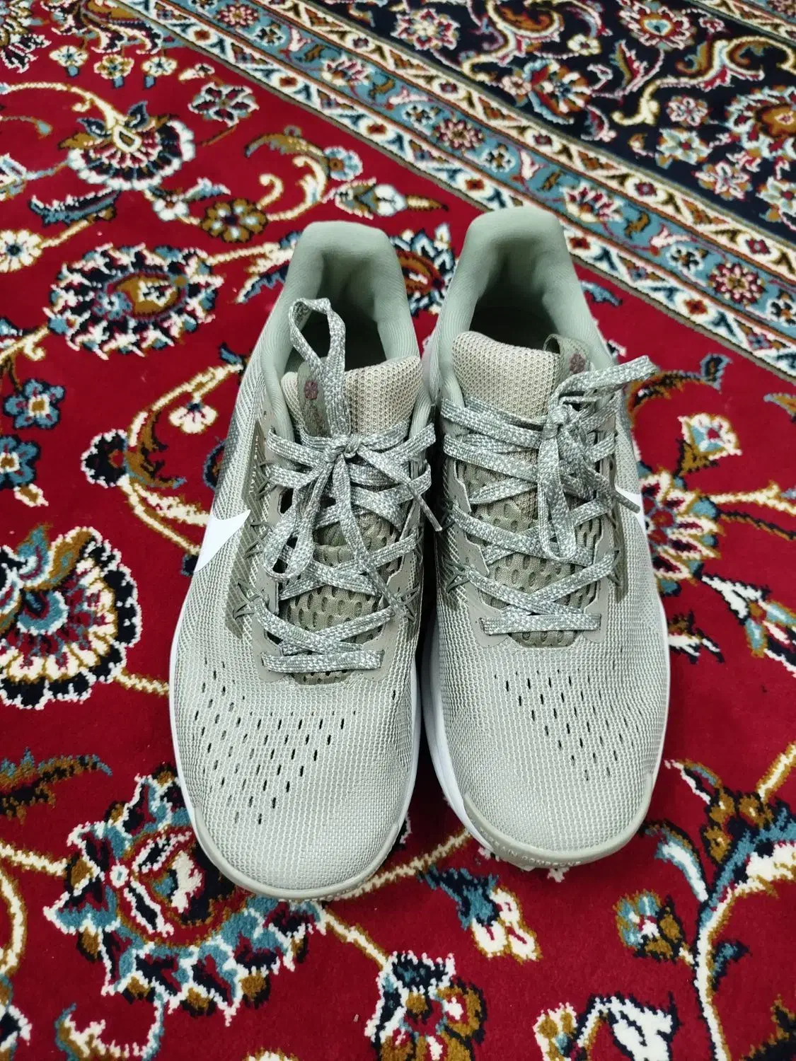 کاپشن، کتونی، بامبر، پیراهن پشمی|کیف، کفش، کمربند|کبودرآهنگ, |دیوار