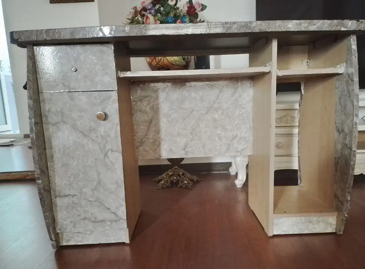 میزکامپیوتر|میز تحریر و کامپیوتر|میانه, |دیوار