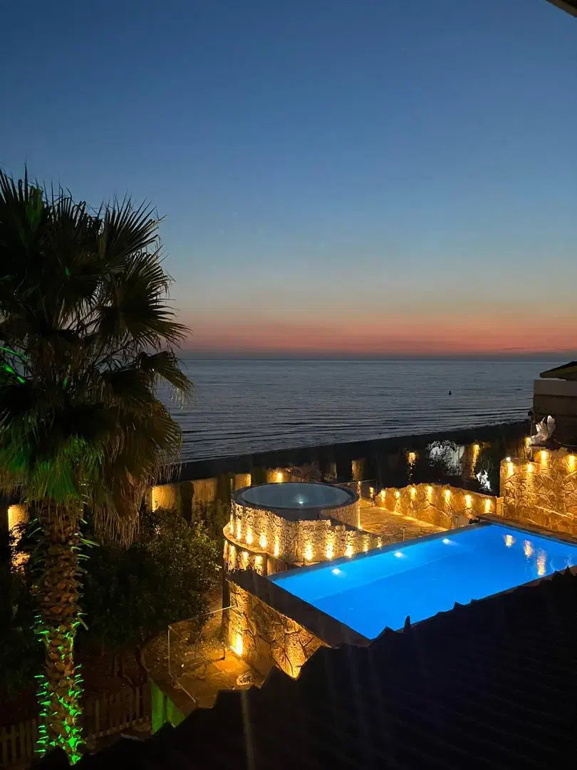 اجاره ویلا استخردار ساحلی اول دریا لب اب اب آب|اجارهٔ کوتاه‌مدت ویلا و باغ|رامسر, |دیوار