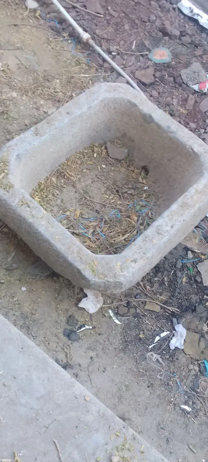 حوض سنگی قدیمی|کلکسیون اشیاء عتیقه|سامان, |دیوار