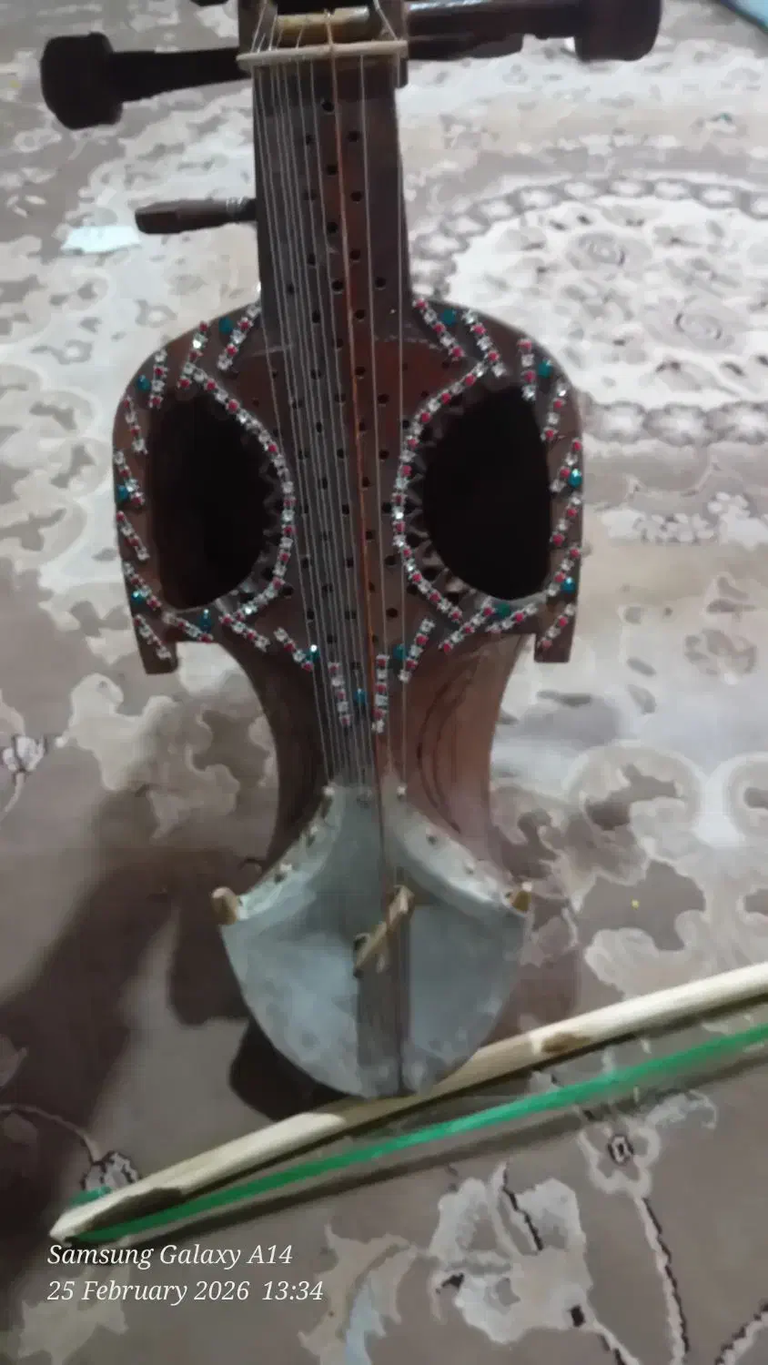 چنگ بلوچی|سازهای سنتی|فارغان, |دیوار